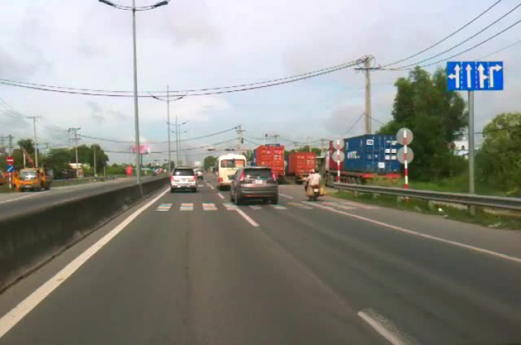 Muốn rẽ phải, phải đi làn nào? ĐÂU CÁI ĐIỀN Muốn rẽ phải, phải đi làn nào? ĐÂU CÁI ĐIỀN