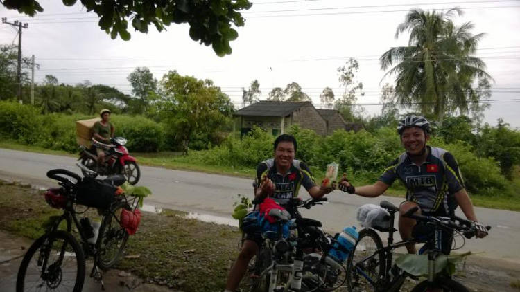 Xe đạp phượt Miền Tây mùa nước nổi - tham quan Cà Mau điểm cực Nam Tổ quốc Xe đạp phượt Miền Tây mùa nước nổi - tham quan Cà Mau điểm cực Nam Tổ quốc
