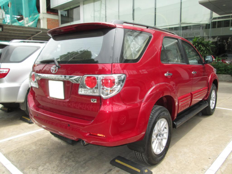 XE FORTUNER 2013 SƠN MÀU ĐỎ