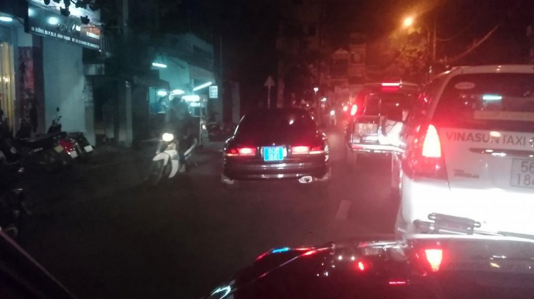 Quẹo ẩu ngay vòng xoay!