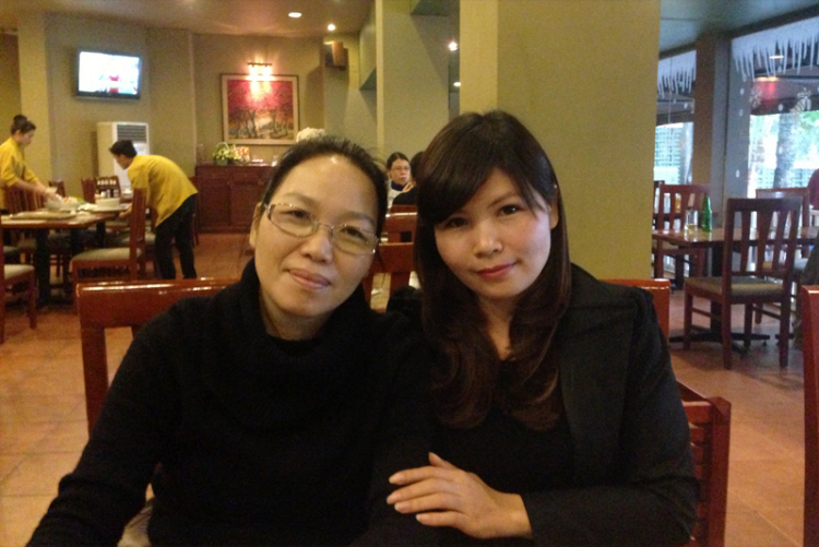 Đấu giá cặp rượu Vang ủng hộ DA xây trường học tại Huế 2013 Đấu giá cặp rượu Vang ủng hộ DA xây trường học tại Huế 2013