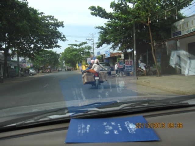 Thư giãn trên đường thiên lý xíu đi các bác!