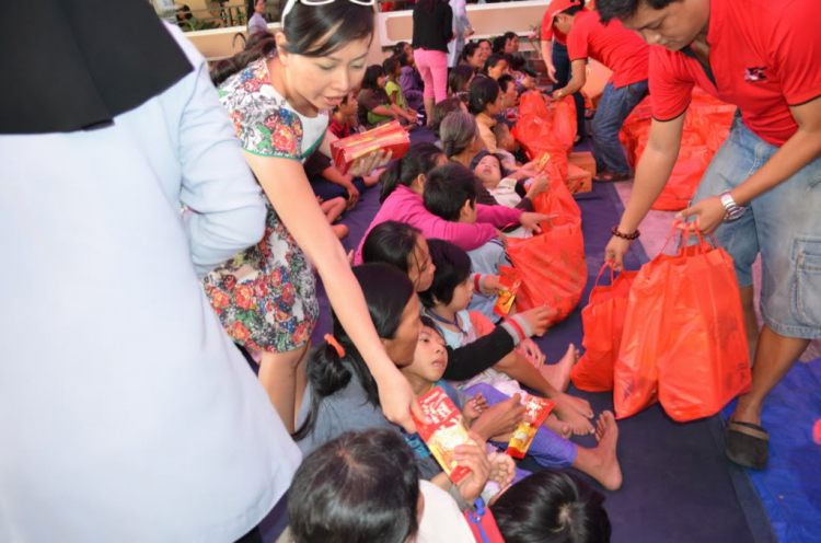 HÌnh ảnh chương trình từ thiện và đón năm mới 2014 tại Lagi HÌnh ảnh chương trình từ thiện và đón năm mới 2014 tại Lagi