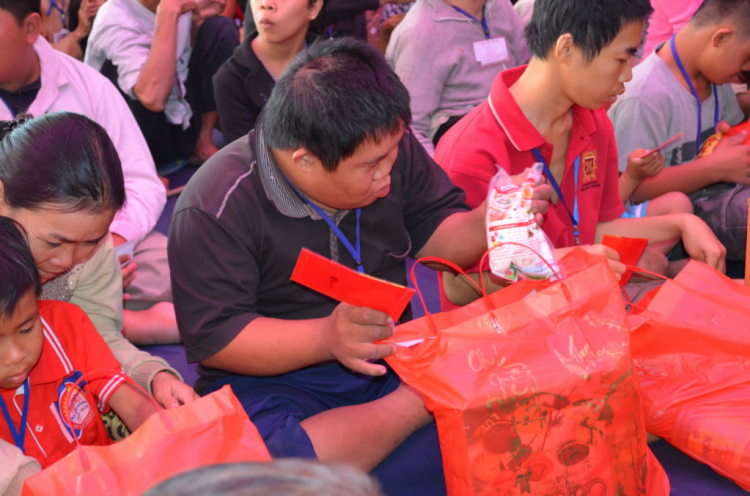 HÌnh ảnh chương trình từ thiện và đón năm mới 2014 tại Lagi HÌnh ảnh chương trình từ thiện và đón năm mới 2014 tại Lagi