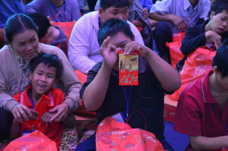 HÌnh ảnh chương trình từ thiện và đón năm mới 2014 tại Lagi HÌnh ảnh chương trình từ thiện và đón năm mới 2014 tại Lagi