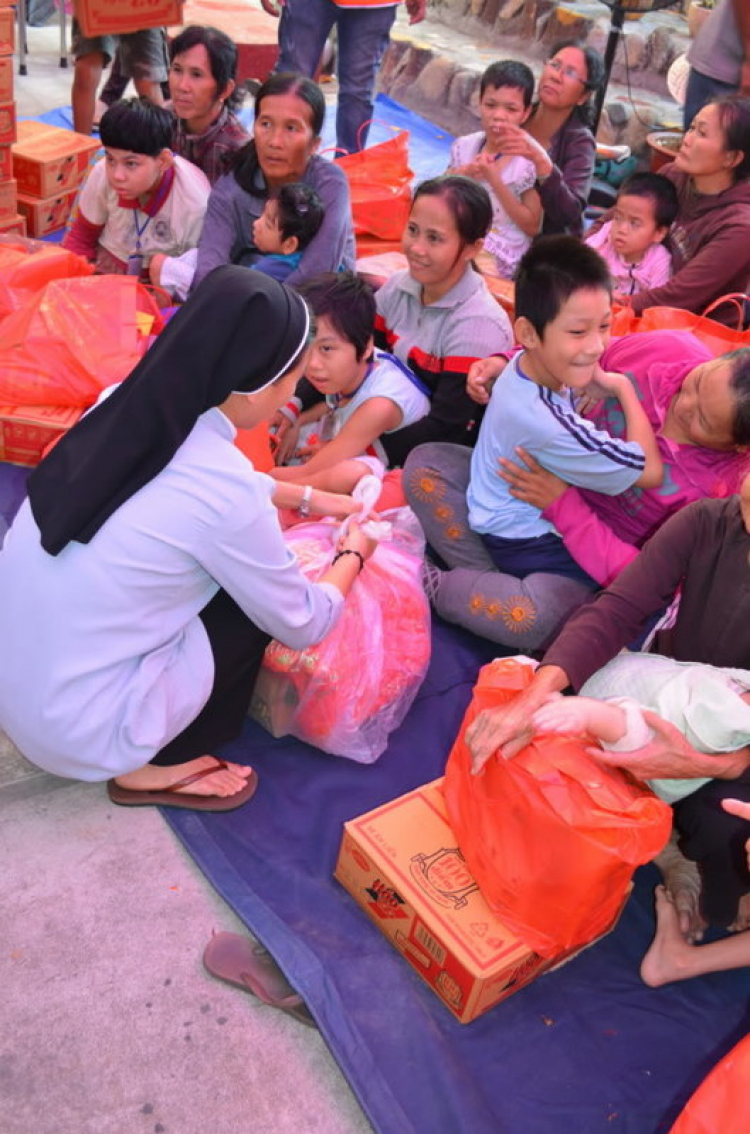 HÌnh ảnh chương trình từ thiện và đón năm mới 2014 tại Lagi HÌnh ảnh chương trình từ thiện và đón năm mới 2014 tại Lagi