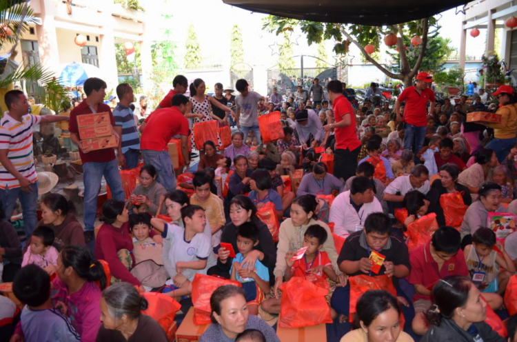 HÌnh ảnh chương trình từ thiện và đón năm mới 2014 tại Lagi HÌnh ảnh chương trình từ thiện và đón năm mới 2014 tại Lagi