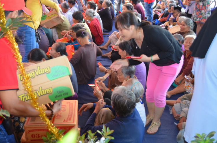 HÌnh ảnh chương trình từ thiện và đón năm mới 2014 tại Lagi HÌnh ảnh chương trình từ thiện và đón năm mới 2014 tại Lagi
