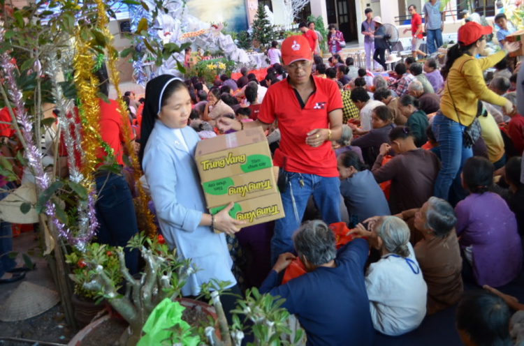 HÌnh ảnh chương trình từ thiện và đón năm mới 2014 tại Lagi HÌnh ảnh chương trình từ thiện và đón năm mới 2014 tại Lagi