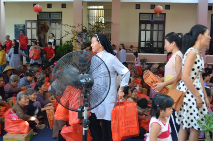 HÌnh ảnh chương trình từ thiện và đón năm mới 2014 tại Lagi HÌnh ảnh chương trình từ thiện và đón năm mới 2014 tại Lagi