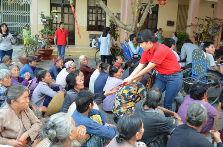 HÌnh ảnh chương trình từ thiện và đón năm mới 2014 tại Lagi HÌnh ảnh chương trình từ thiện và đón năm mới 2014 tại Lagi