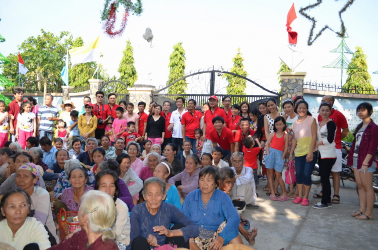 HÌnh ảnh chương trình từ thiện và đón năm mới 2014 tại Lagi HÌnh ảnh chương trình từ thiện và đón năm mới 2014 tại Lagi