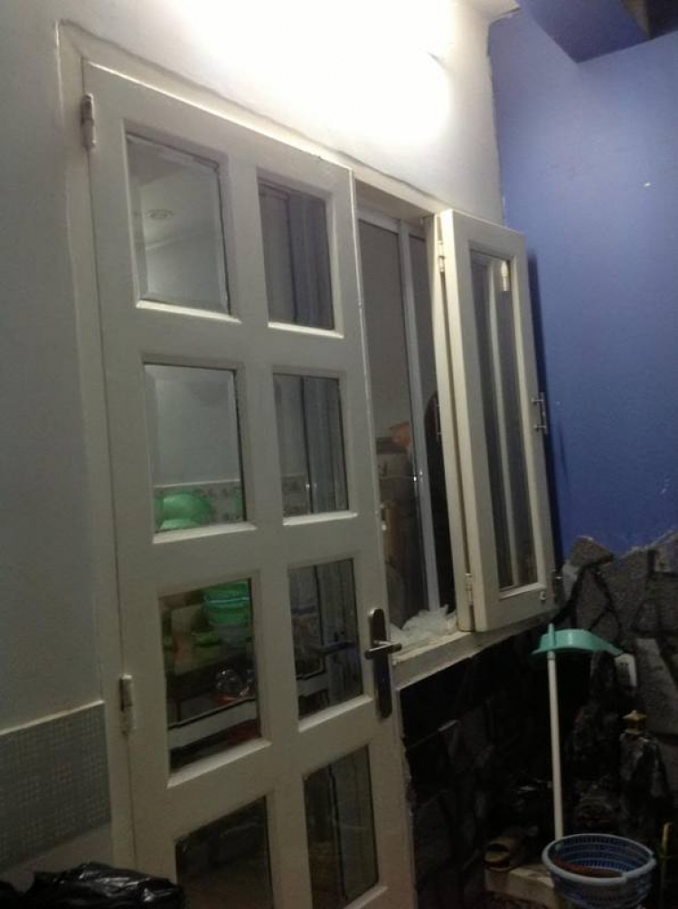 Cửa gì - đau đầu gớm Cửa gì - đau đầu gớm