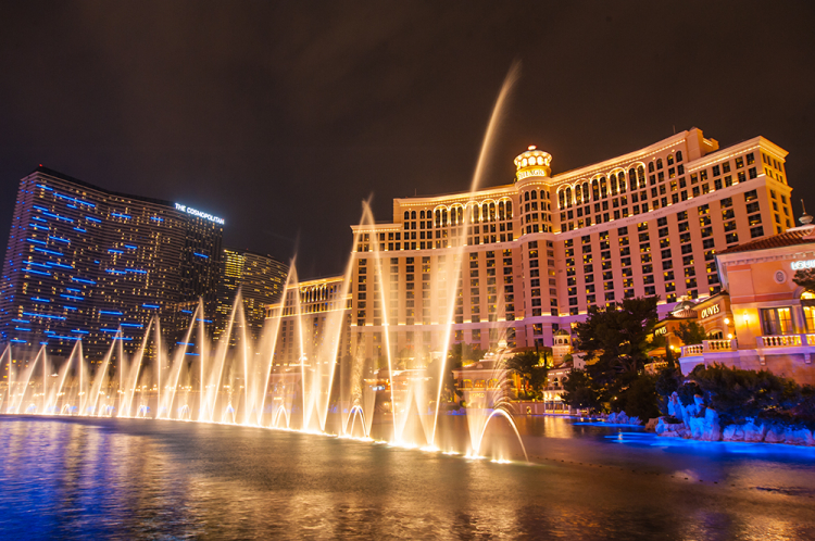 Hình ảnh con phố Las Vegas Boulevard trang hoàng trước Noel