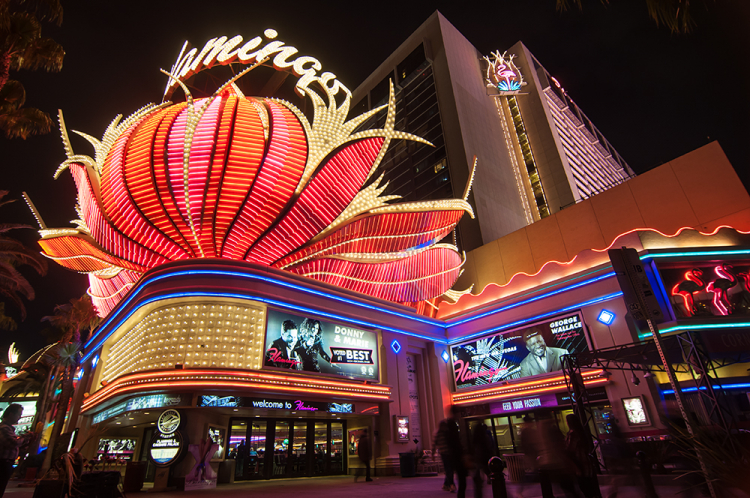 Hình ảnh con phố Las Vegas Boulevard trang hoàng trước Noel