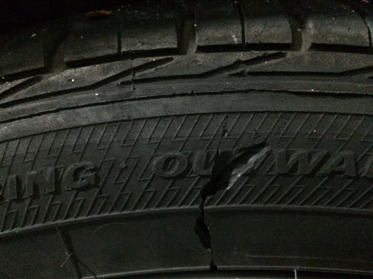 Có nên thay lốp mới cho trường hợp này !?