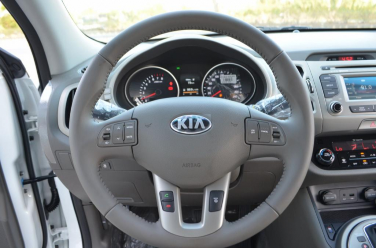 Kia sportage 2014 mới về showroom e nè các bác ơi