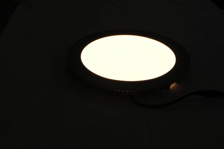 Đèn LED vs đèn Compact