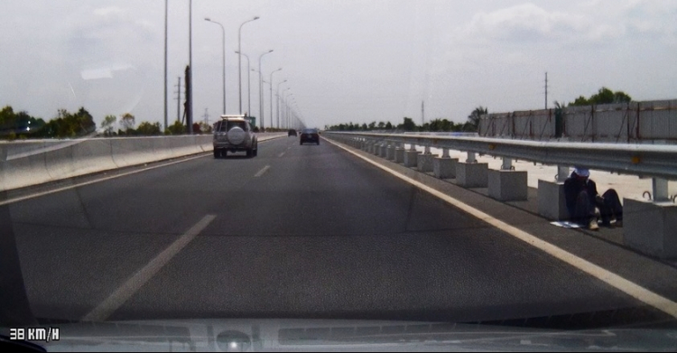 "Núp lùm" Cao tốc LT-DG (Hình Ảnh)