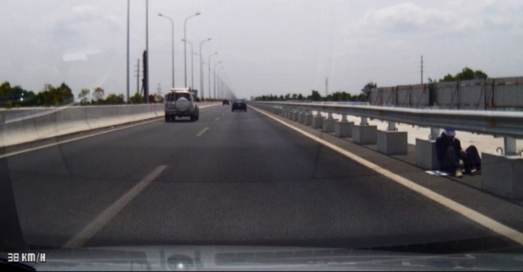 "Núp lùm" Cao tốc LT-DG (Hình Ảnh)