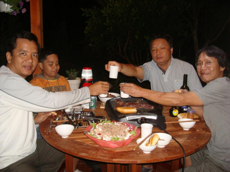 Du ngoạn trên biển bằng xuồng phao bơm hơi. Du ngoạn trên biển bằng xuồng phao bơm hơi.