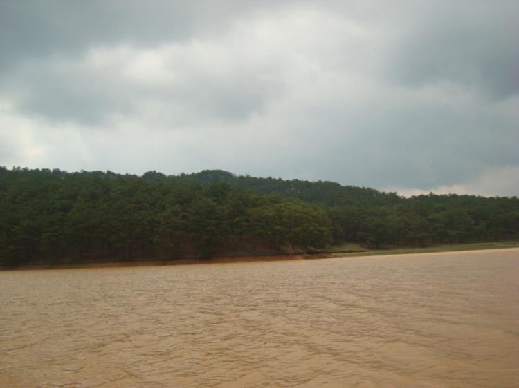 Du ngoạn trên biển bằng xuồng phao bơm hơi. Du ngoạn trên biển bằng xuồng phao bơm hơi.