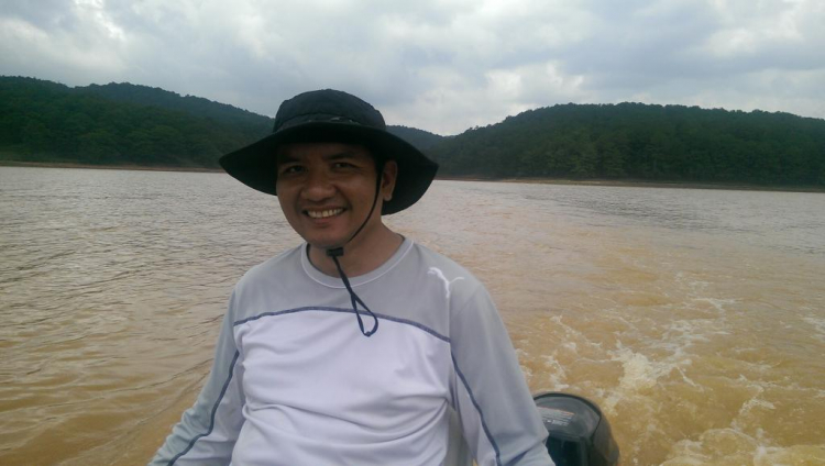 Du ngoạn trên biển bằng xuồng phao bơm hơi. Du ngoạn trên biển bằng xuồng phao bơm hơi.