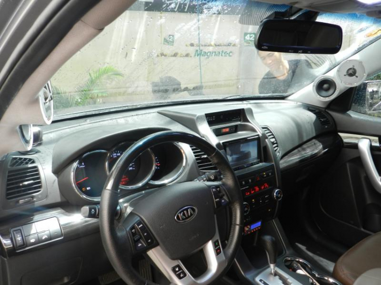 Kia Sorento độ âm thanh và hình ảnh.