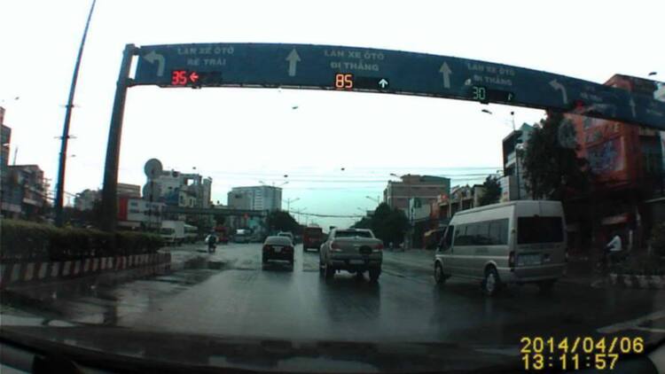 Thiết bị đèn giao thông do ai sản xuất ?