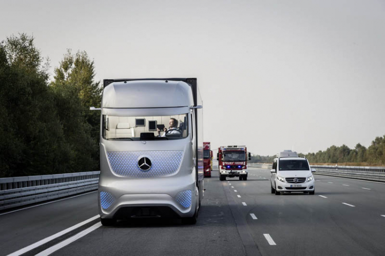 Mercedes-Benz giới thiệu xe tải Future Truck 2025