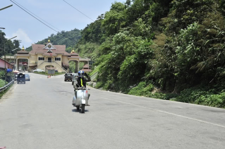 Vespa Hưu trí- Hành trình Asean Vietnam-Laos-ThaiLand-Malaysia-Singapore 2012