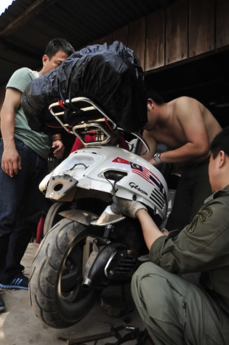 Vespa Hưu trí- Hành trình Asean Vietnam-Laos-ThaiLand-Malaysia-Singapore 2012