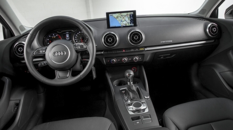 Chọn xe sang Audi A3 2015 hay Mercedes-Benz CLA250