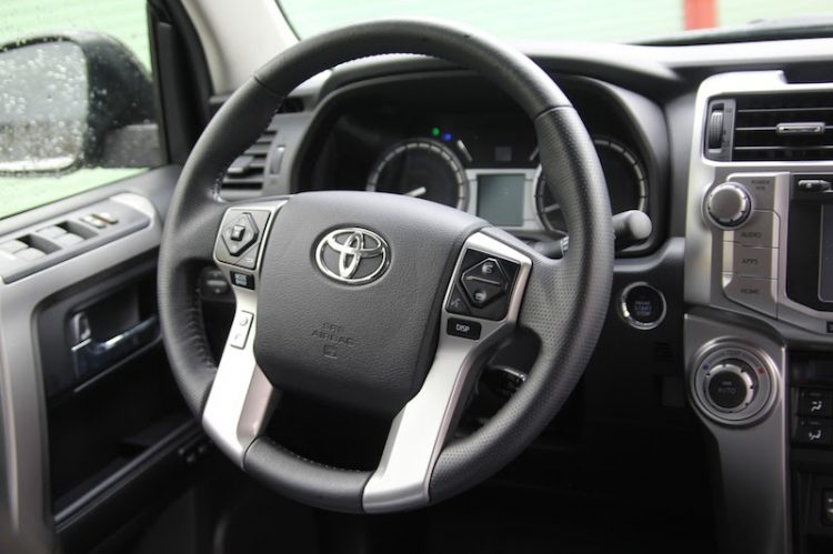 Cận cảnh Toyota 4Runner Limited 2014 tại Việt Nam