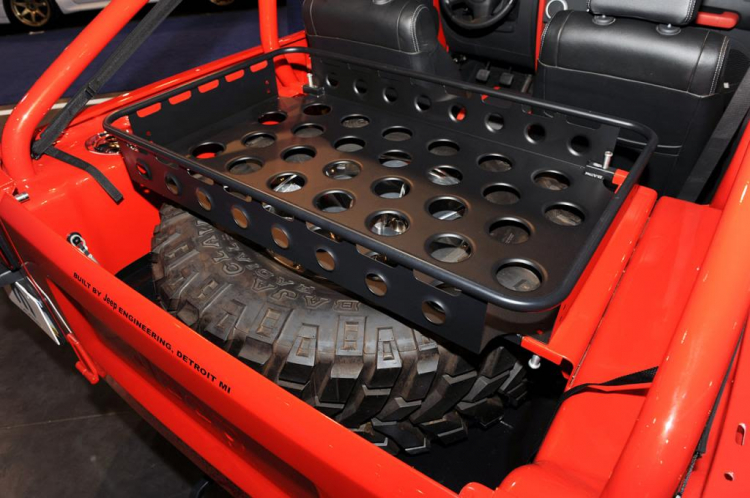 Xe jeep đỏ độ bánh béo đẹp Xe jeep đỏ độ bánh béo đẹp