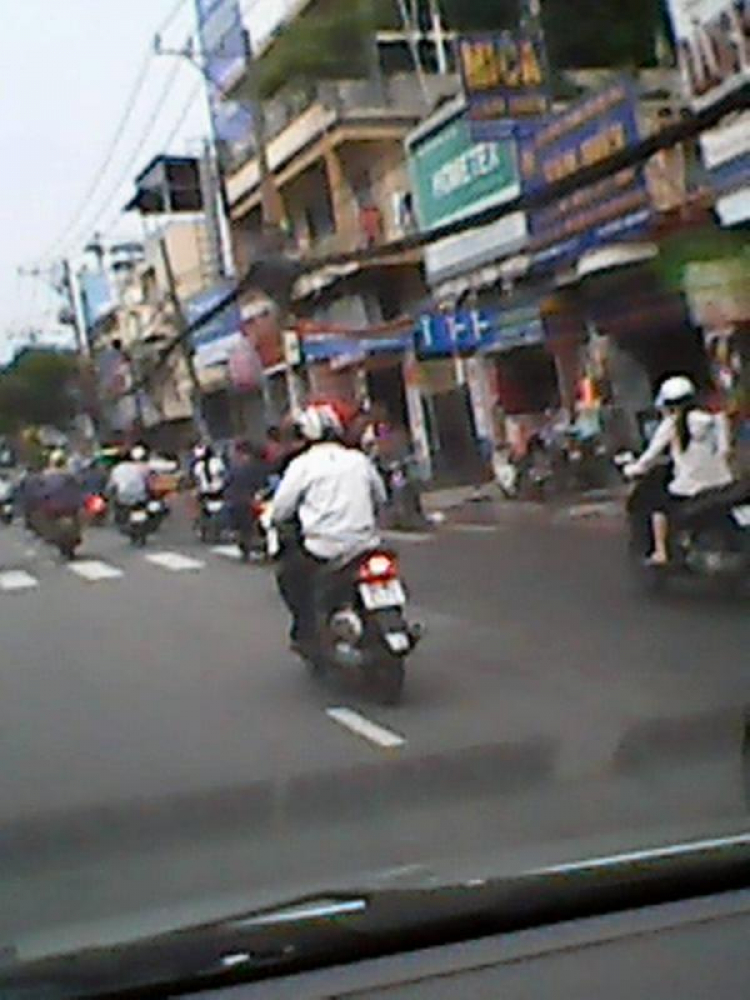 Giao lộ BĐằng-ĐBLĩnh (hướng về HXanh) đã thay đổi biển báo