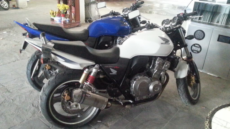 Honda CB400 Super Four VTEC 3