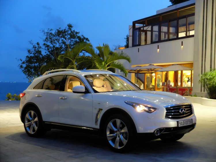 Lexus RX350 và Infiniti QX70 : nên mua xe nào ?