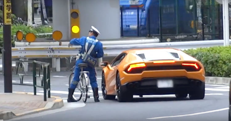 [Video] Cảnh sát Nhật Bản đuổi bắt Lamborghini Huracan bằng xe đạp