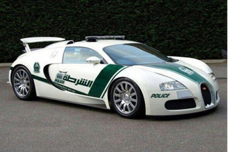 Police Dubai sử dụng siêu xe Lamborghini hoặc Ferrier làm xe công vụ