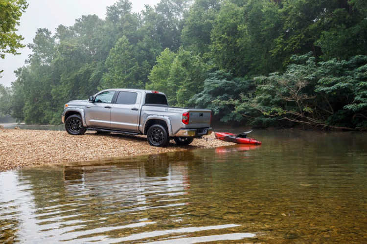 Toyota Tundra 2015 thêm phong cách với gói độ Bass Pro Shops