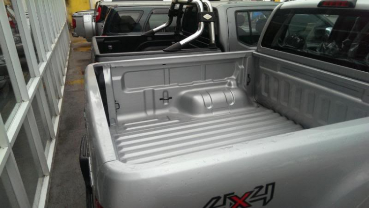 So sánh giữa Ford Ranger và D-Max LS của Isuzu!!!!!!! So sánh giữa Ford Ranger và D-Max LS của Isuzu!!!!!!!