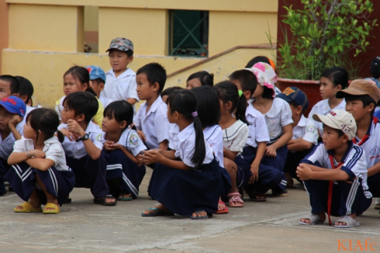 Từ thiện và biển xanh ngày hè