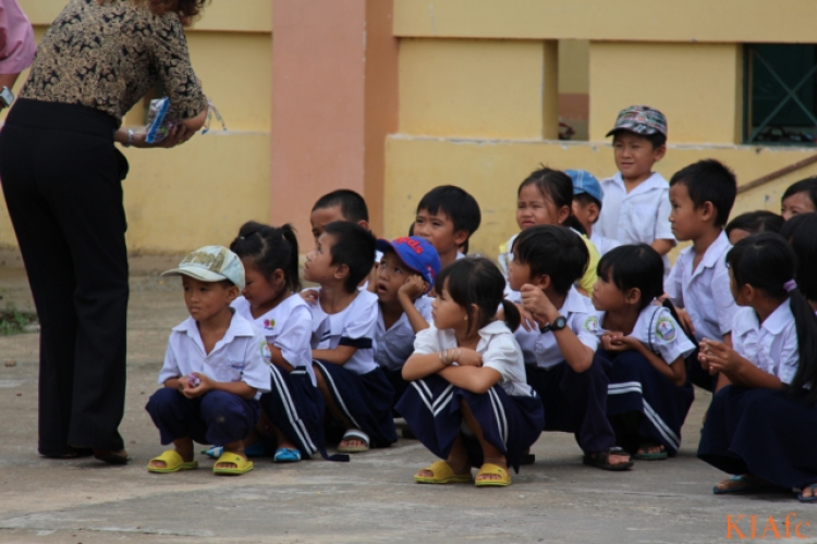 Từ thiện và biển xanh ngày hè