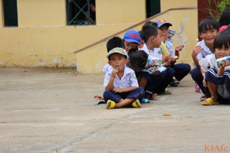 Từ thiện và biển xanh ngày hè