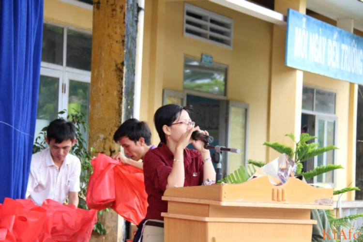 Từ thiện và biển xanh ngày hè Từ thiện và biển xanh ngày hè