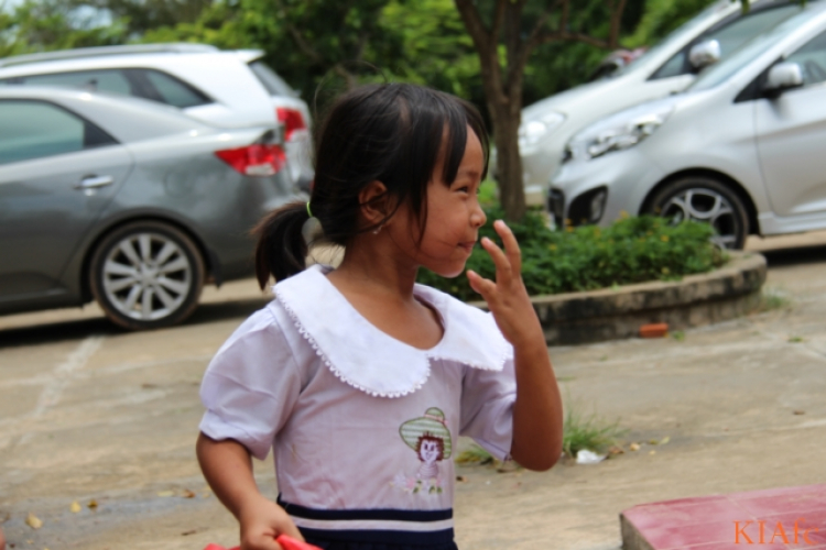 Từ thiện và biển xanh ngày hè Từ thiện và biển xanh ngày hè