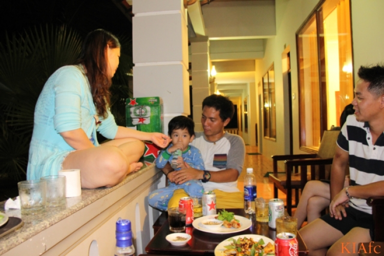 Từ thiện và biển xanh ngày hè Từ thiện và biển xanh ngày hè