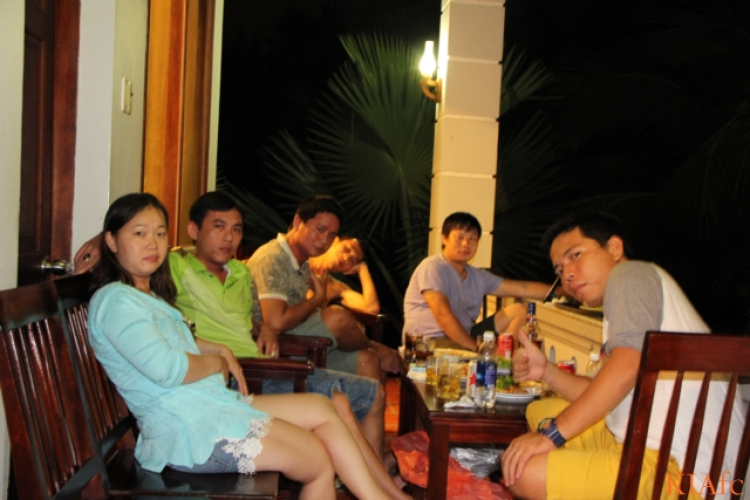 Từ thiện và biển xanh ngày hè Từ thiện và biển xanh ngày hè