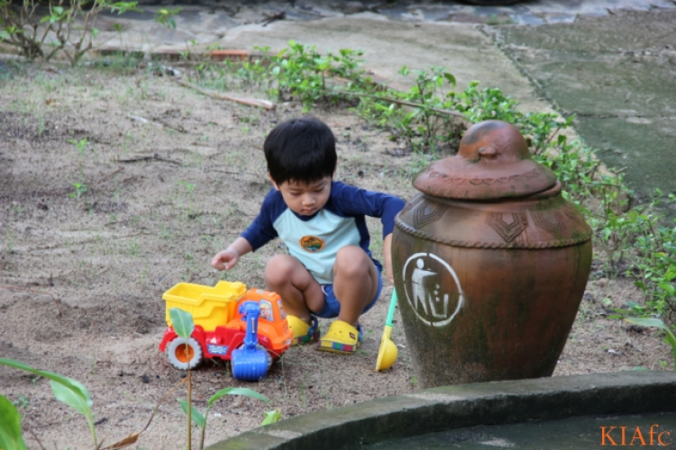 Từ thiện và biển xanh ngày hè Từ thiện và biển xanh ngày hè